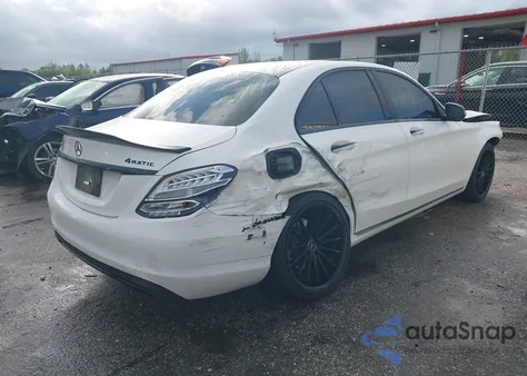 2017 Mercedes-Benz C 300 z USA, uszkodzony, nr VIN 55SWF4JB8HU220918